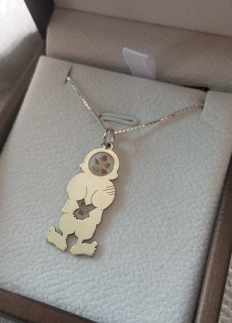Handalah necklace in silver with stones from Naji AlAli's village; Al Shajarah