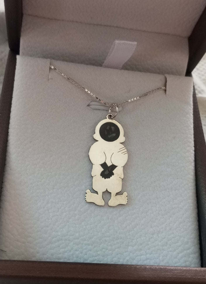 Handmade Handalah necklace in silver